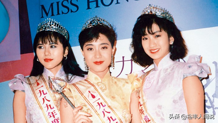 黄百鸣豪宅内高歌！两位同届港姐陪伴，一位嫁蒙古富豪，一位未婚