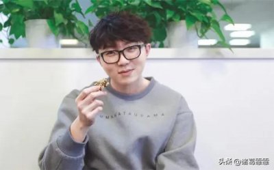 ​毛不易个人资料简介（“巨星”毛不易：从男护士到歌手，23岁一曲成名，杨幂被