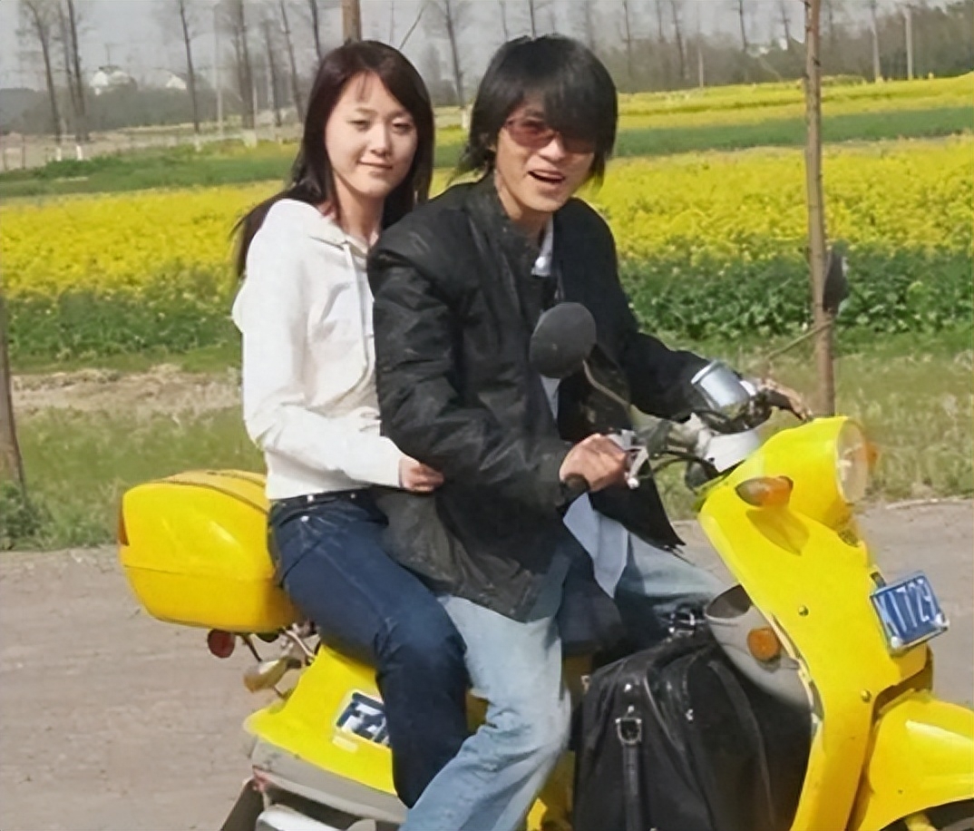 韩寒个人资料：成名后引发争议和围攻，婚姻磨平了他身上的棱角