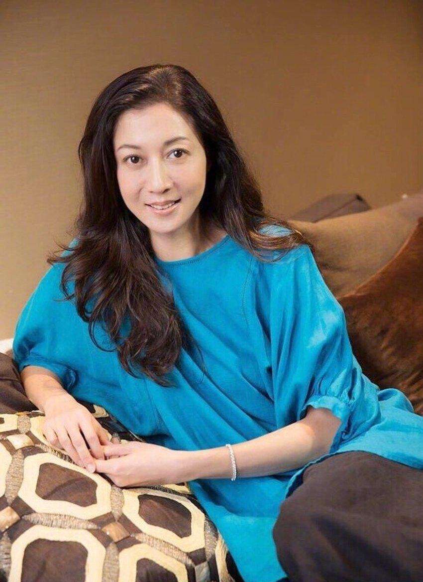 成龙个人资料大全（成龙：一次放纵毁了吴绮莉母女一生，他有着怎样的心路历程？）