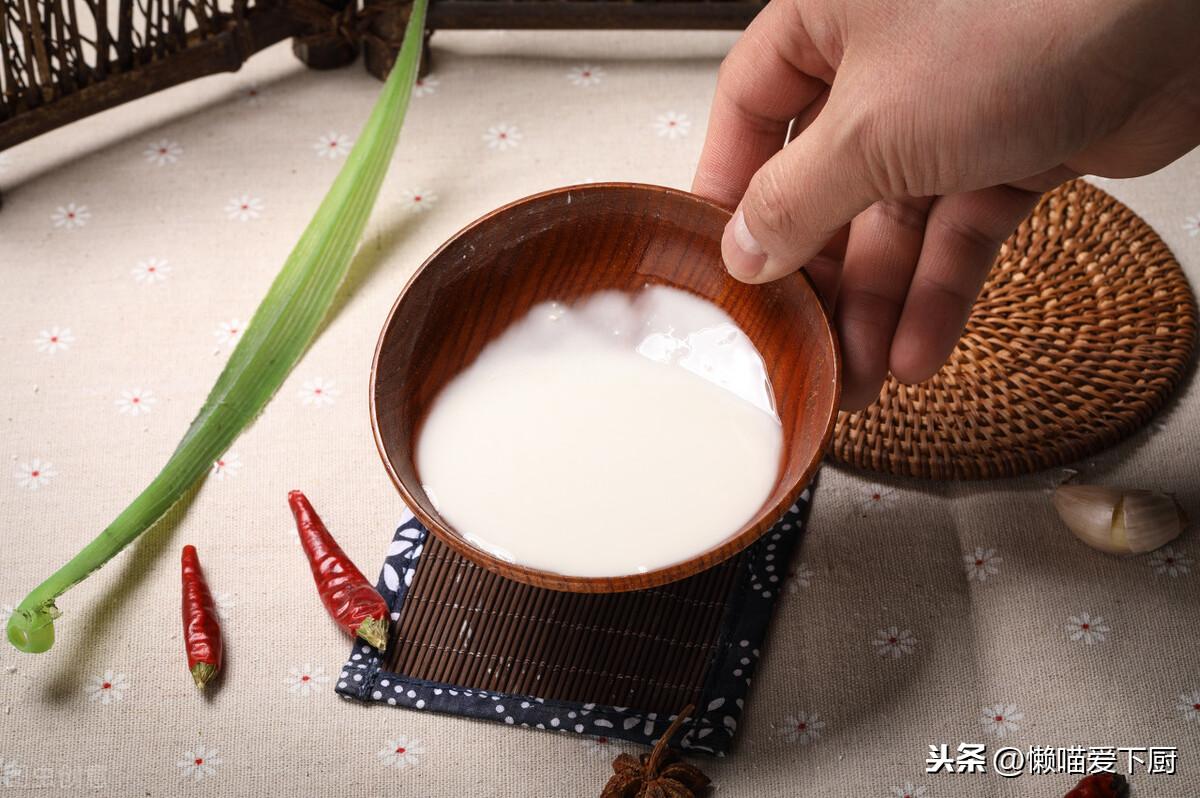 炸东西用淀粉和用面粉的区别（面粉可以代替淀粉用吗）