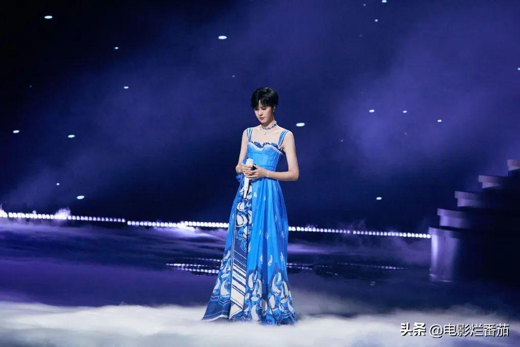 金鹰奖收视第一，殷桃惊艳夺冠，热依扎春风满面，雷佳音冷脸获奖