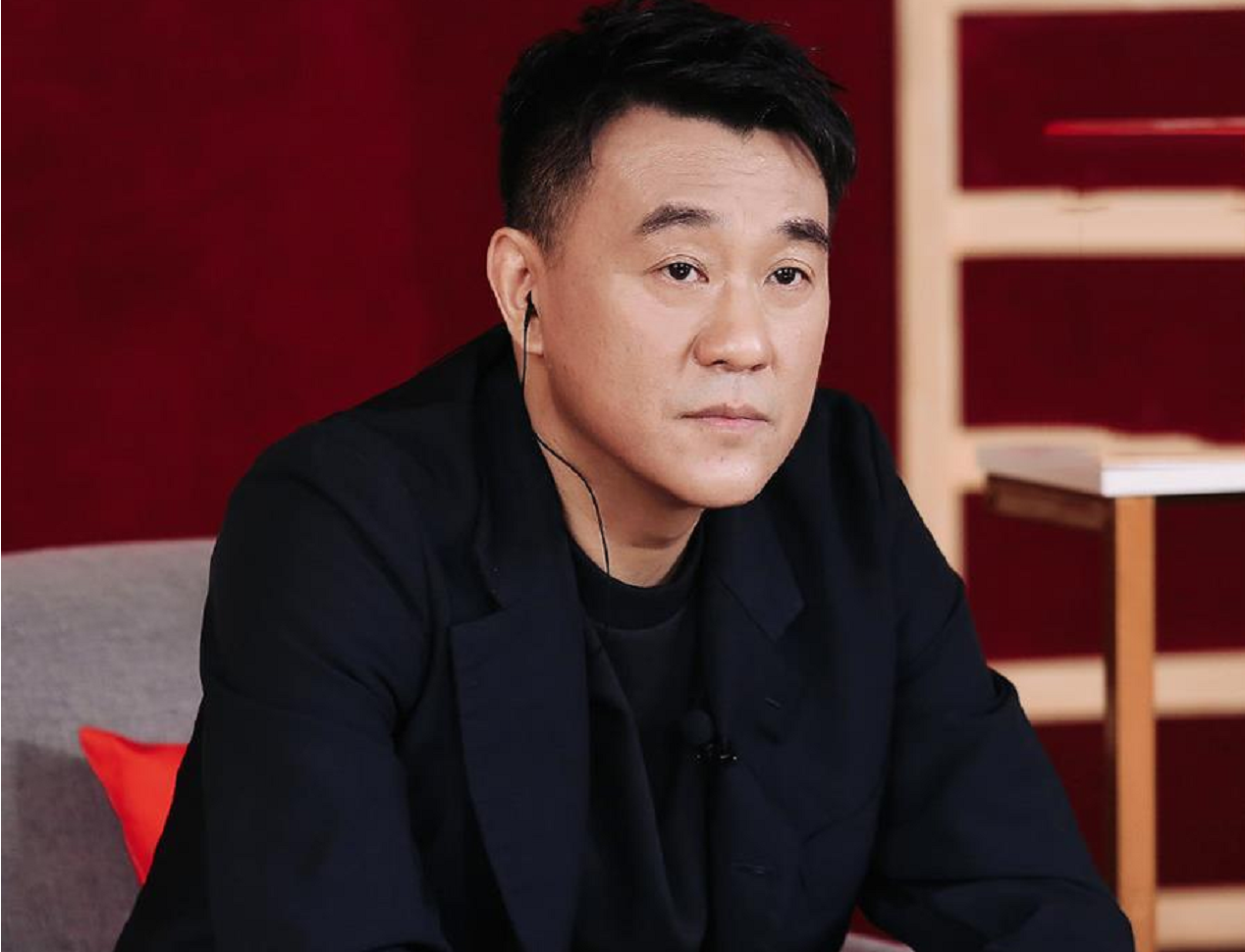 有妻万事足的著名演员何冰，婚后事业飙升，赚的钱全部上交给老婆