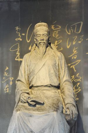 贺知章：醉入井底身不知，却将金龟换酒钱