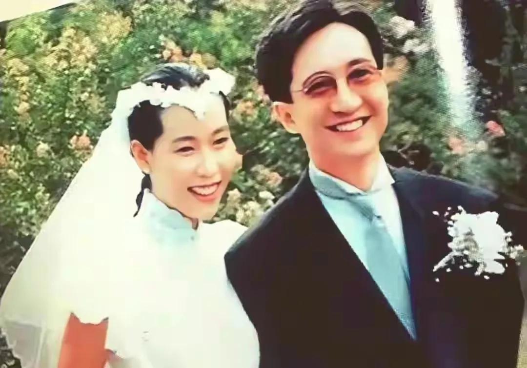 叶童资料:被姨妈养大,嫁大9岁丈夫,深爱他33年