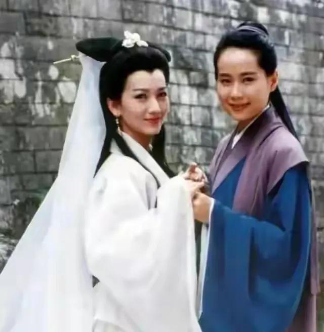 叶童资料:被姨妈养大,嫁大9岁丈夫,深爱他33年