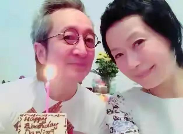 叶童资料:被姨妈养大,嫁大9岁丈夫,深爱他33年