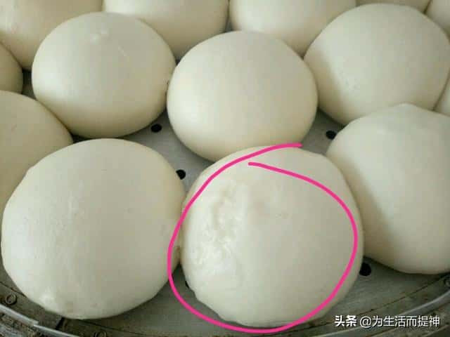 蒸馒头一掀锅就瘪是什么原因（蒸包子为啥一掀锅就塌陷）