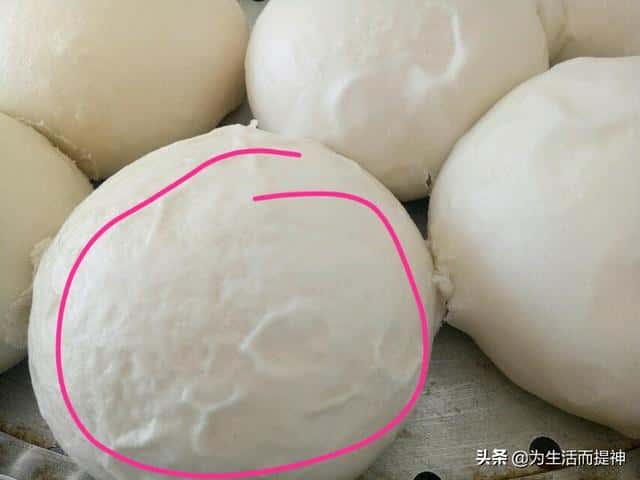 蒸馒头一掀锅就瘪是什么原因（蒸包子为啥一掀锅就塌陷）
