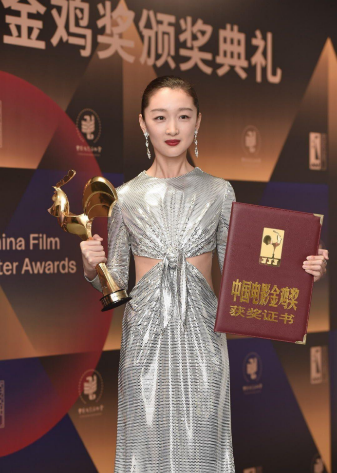 “三金影后”周冬雨的真实地位,被一个电影节揭开了
