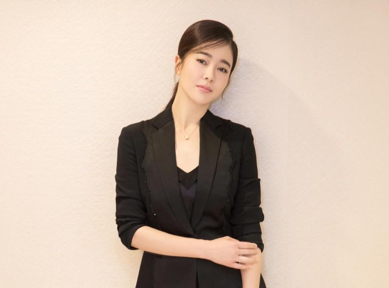氧气美女左小青个人简介