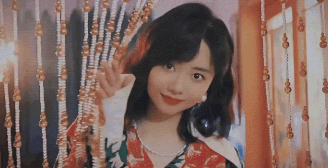 谭松韵的港风造型杀疯了？简直梦回九十年代
