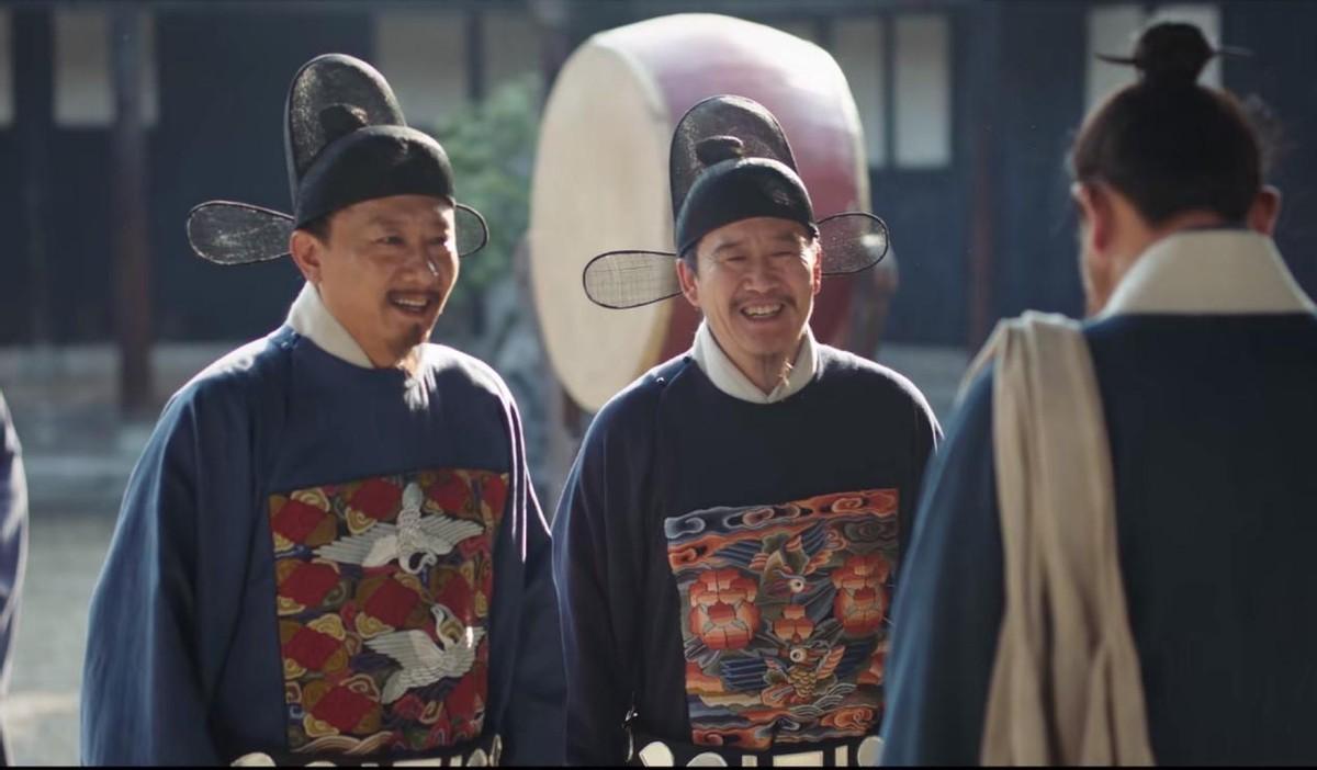 《显微镜下的大明》开播，躲过张若昀，却被44岁男二号演技惊艳了
