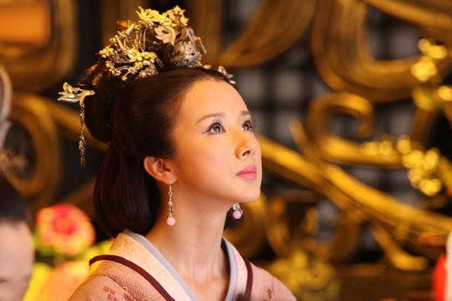 孙菲菲个人资料（被导演侄子暴打退出娱乐圈的孙菲菲）