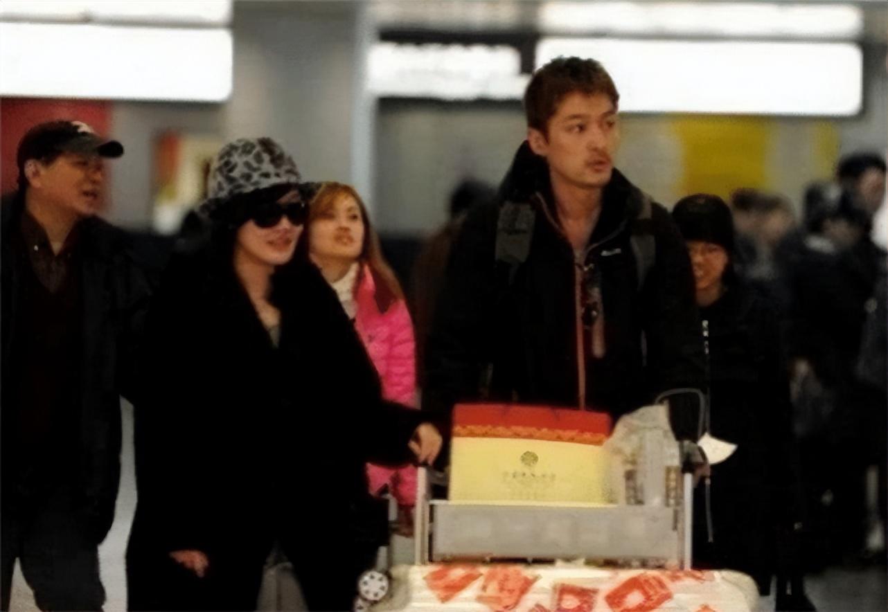 胡歌宣布结婚生女，妻子正面照曝光，唐嫣袁弘等好友送祝福