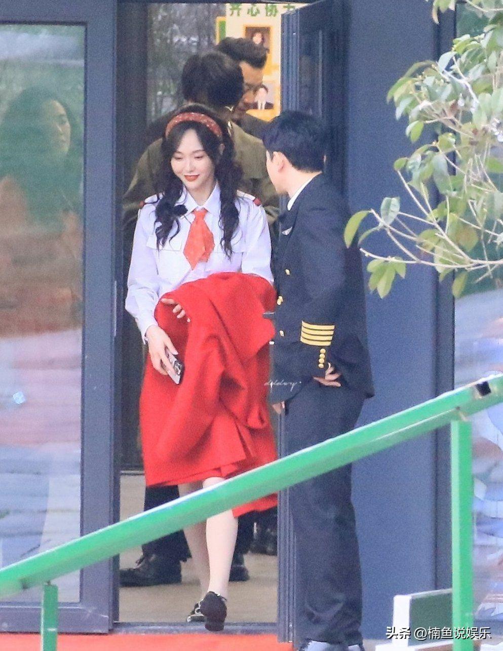 被唐嫣的新造型美到了！1米72身高演绎气质空姐，制服造型太抢眼