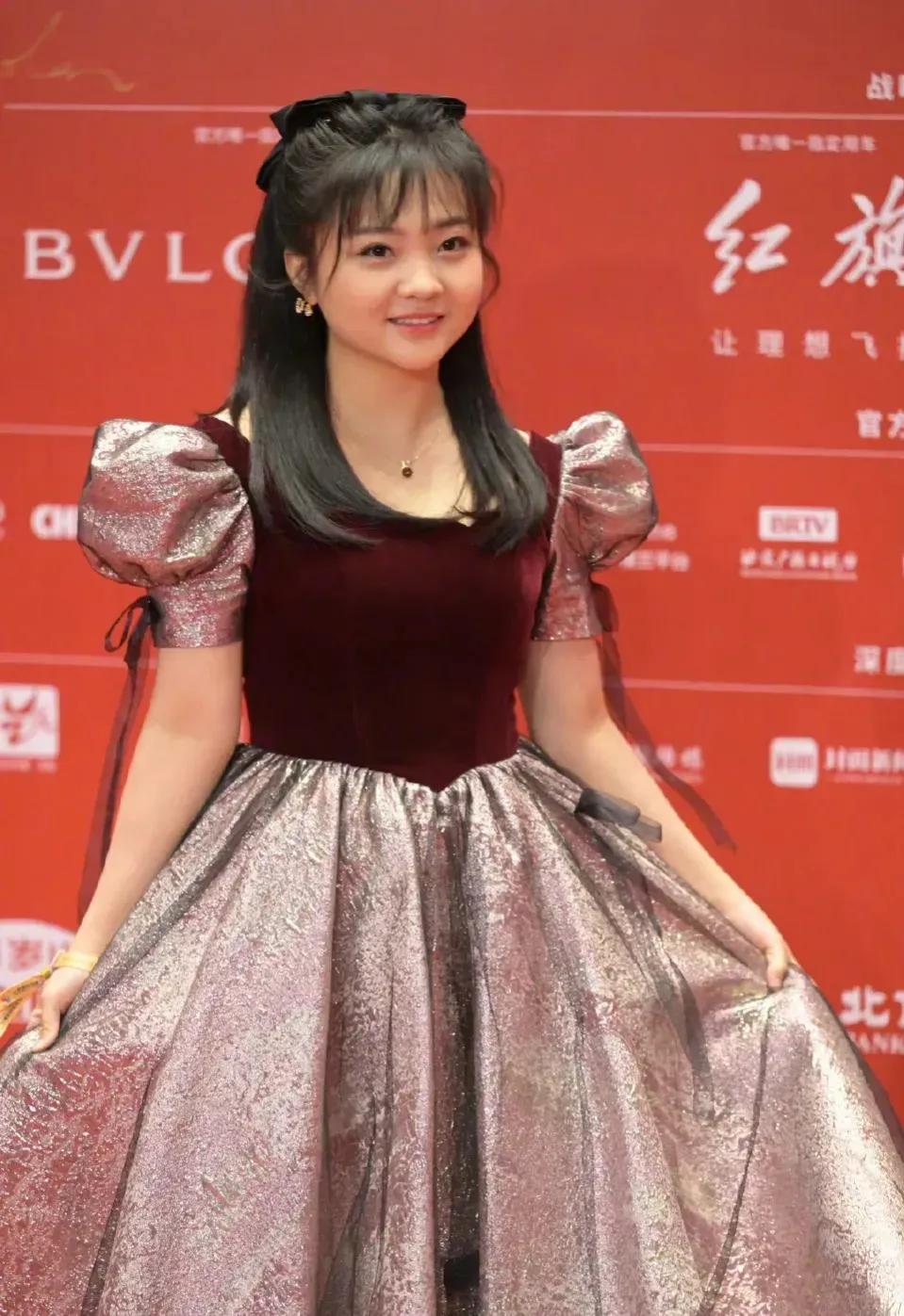 章子怡身高 :160的张子枫,同框164的章子怡,瞬间被碾压,谁谎报身高?