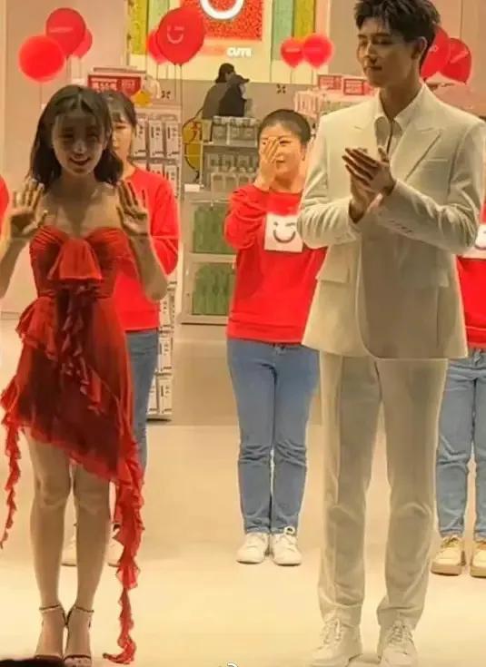 章子怡身高 :160的张子枫,同框164的章子怡,瞬间被碾压,谁谎报身高?