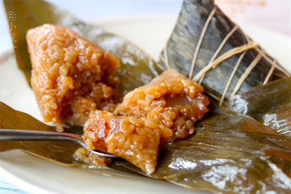 冷冻粽子是蒸着吃还是煮着吃(粽子不解冻能直接煮吗)