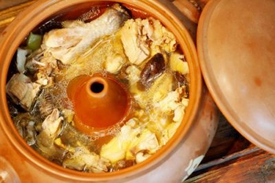 ​云南汽锅鸡正宗是哪里(云南汽锅鸡简介)