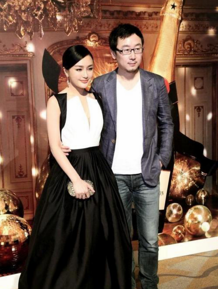 央视主播胡蝶:倒贴 50万与陆川闪婚,婚后分居生下一儿一女