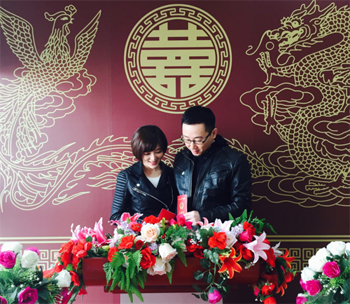 央视主播胡蝶:倒贴 50万与陆川闪婚,婚后分居生下一儿一女