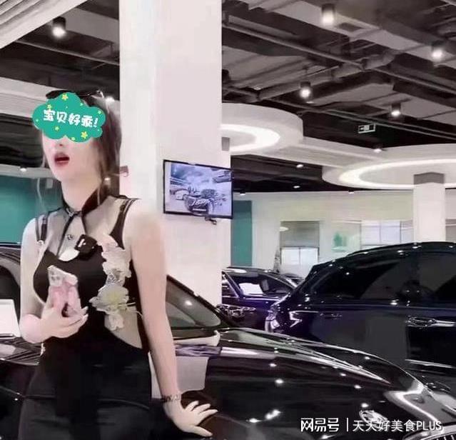 二手车“推销媛”衣着清凉直播卖车，喊粉丝爸爸，网友：乌烟瘴气-