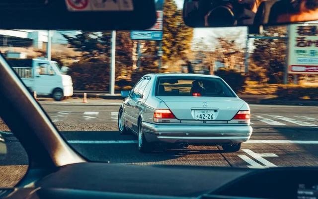 再快的86也追不上！这部奔驰S600 AMG响似F1，不到100辆极罕有！-