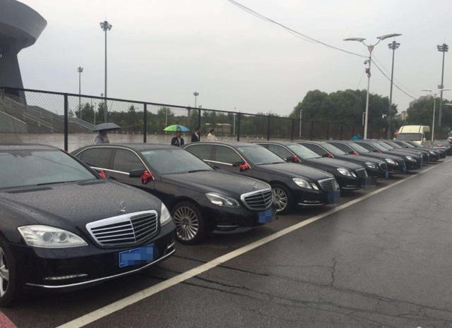 140万的奔驰S500 V8+7速自动挡 二手价格仅4万-