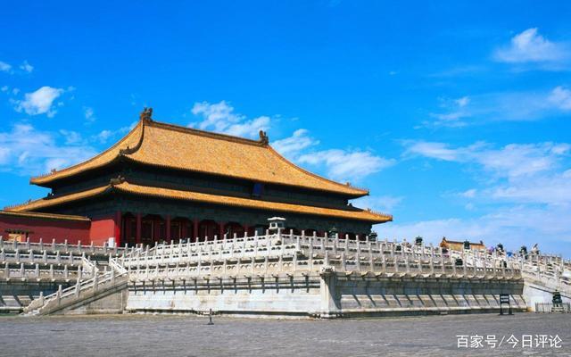 戴千万名表，开奔驰进故宫女：“背景”算不上多么显赫？-