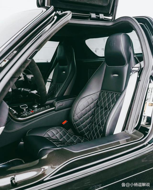 奔驰SLS AMG，搭载6.3升V8发动机，3.7秒破百，售价325000英镑-