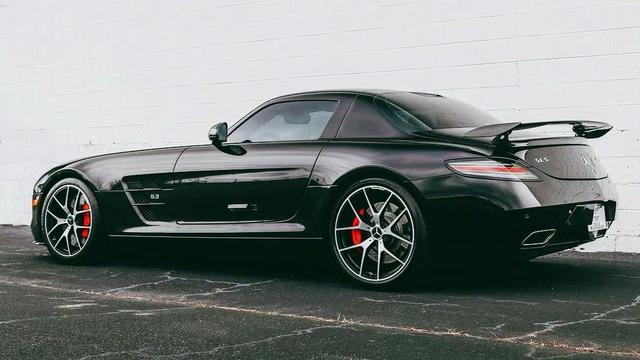 奔驰SLS AMG，搭载6.3升V8发动机，3.7秒破百，售价325000英镑-
