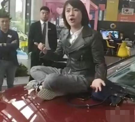 奔驰女车主继维权后又上热搜？因违约，被告上法庭，当事人不在乎-