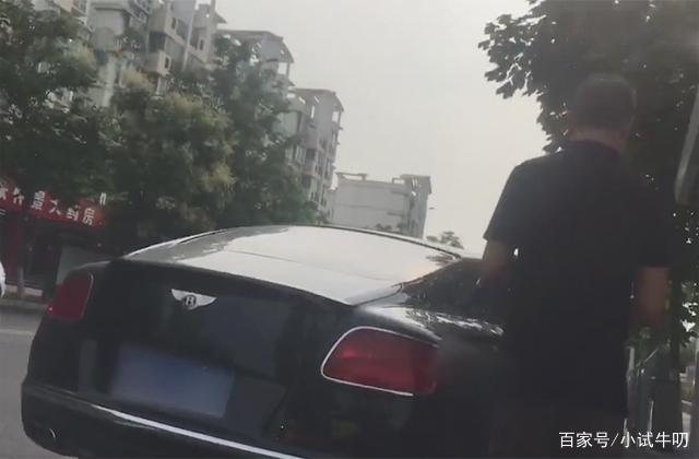 郑州一司机为躲宾利撞上奔驰，奔驰车主：我太难了-