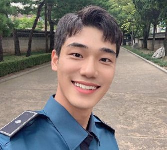 ​男生头发自然卷留什么发型 理发师建议剪这3款