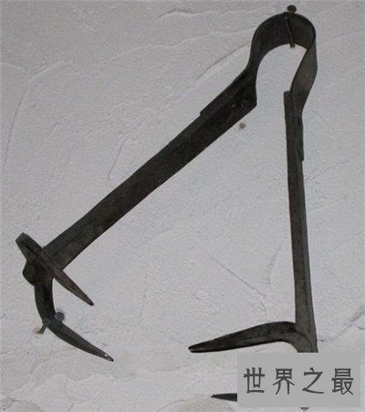 乳房钳受刑过程图片介绍 专门针对女性生殖器的惩罚