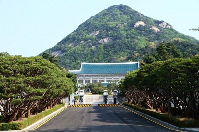 ​结局凄惨的韩国前总统们，9位中8位不得善终，要么坐牢要么惨死
