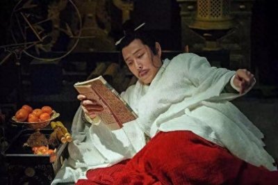 陈道明64岁再度爆红,妻子曾是央视主播,两人恩爱37年感情如初