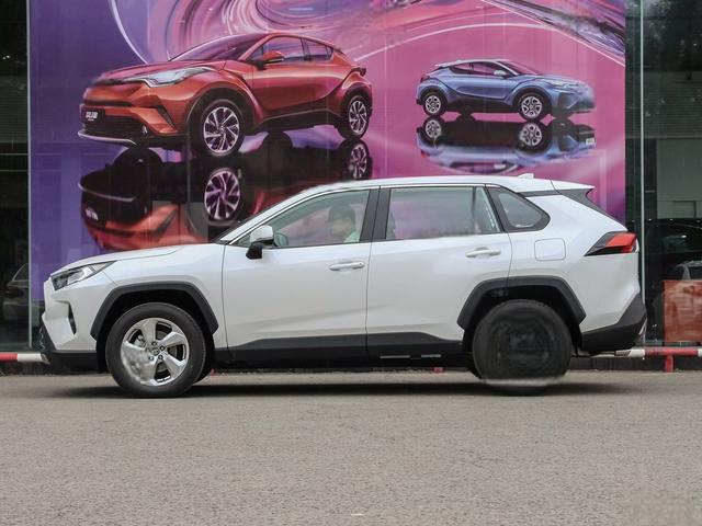 2020款 2.0L CVT两驱尊贵版 RAV4荣放油耗怎么样 RAV4荣放购车手册-