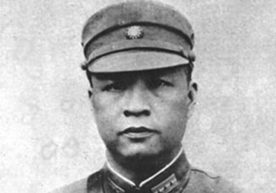 ​两广事变：两广拥兵30万，兵力多于蒋介石，蒋做了什么和平化解？