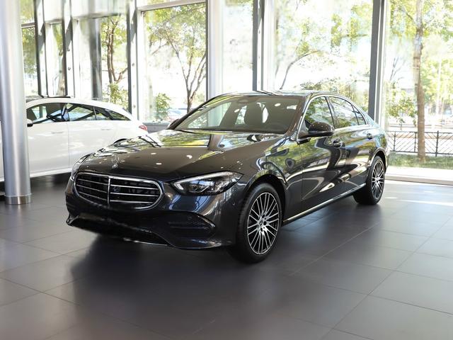 2021款 C 300 L 运动版 奔驰C级空间怎么样 奔驰C级购车手册-