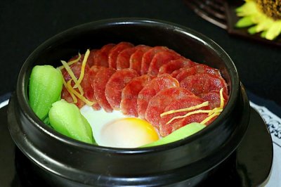 ​自家做煲仔饭的做法 ，步骤特简单，用料很实在，一点都不比买的差