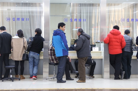 0年产权到期怎么办（70年后，房子产权到期了怎么办？收回还是续期？续期还要收费吗？）"