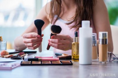 ​韩式小烟熏妆的画法展示 新手也能轻松学会