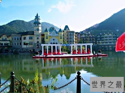 意大利十大迷人的海边小镇，波托菲诺镇一个明星都迷恋的圣地。