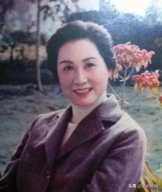 红线女有几个子女（红线女有三个小孩两男一女）