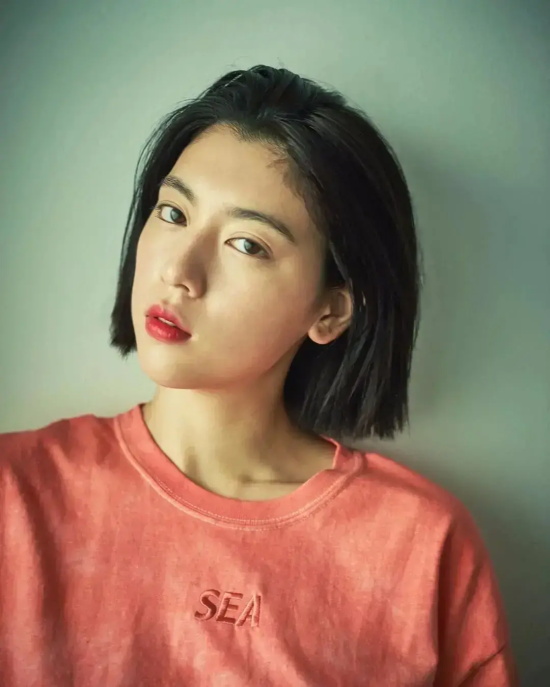 三吉彩花曾经出现在周杰伦MV里的美女，身材真是太标准了！