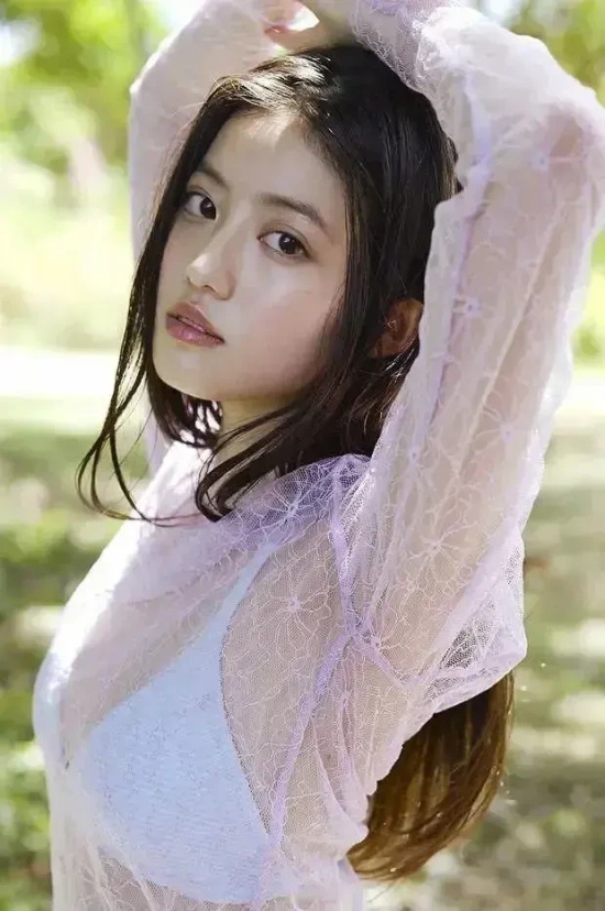 刚出道就被誉为福冈第一美少女，今田美樱ins写真美图赏析