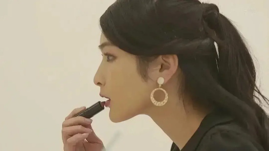 独飚中文的女神本庄铃美图合集,暗黑界专属女皇!