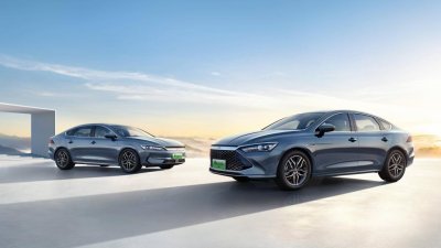 ​秦PLUS荣耀版7.98万元起，拉开“电比油低”大幕
